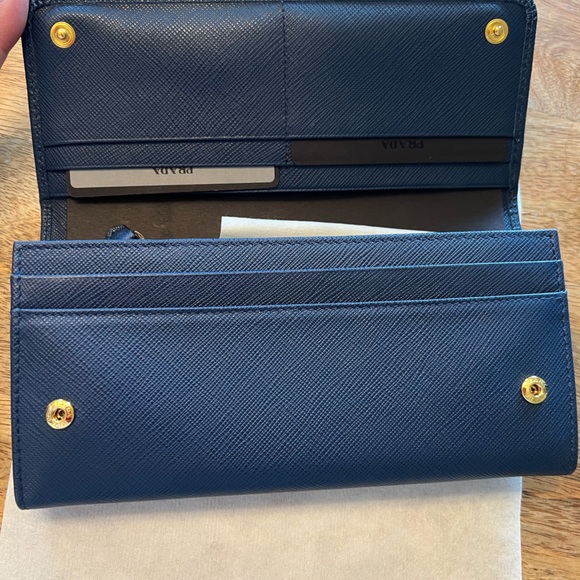 Brand new never worn PRADA wallet - Picture 3 of 8